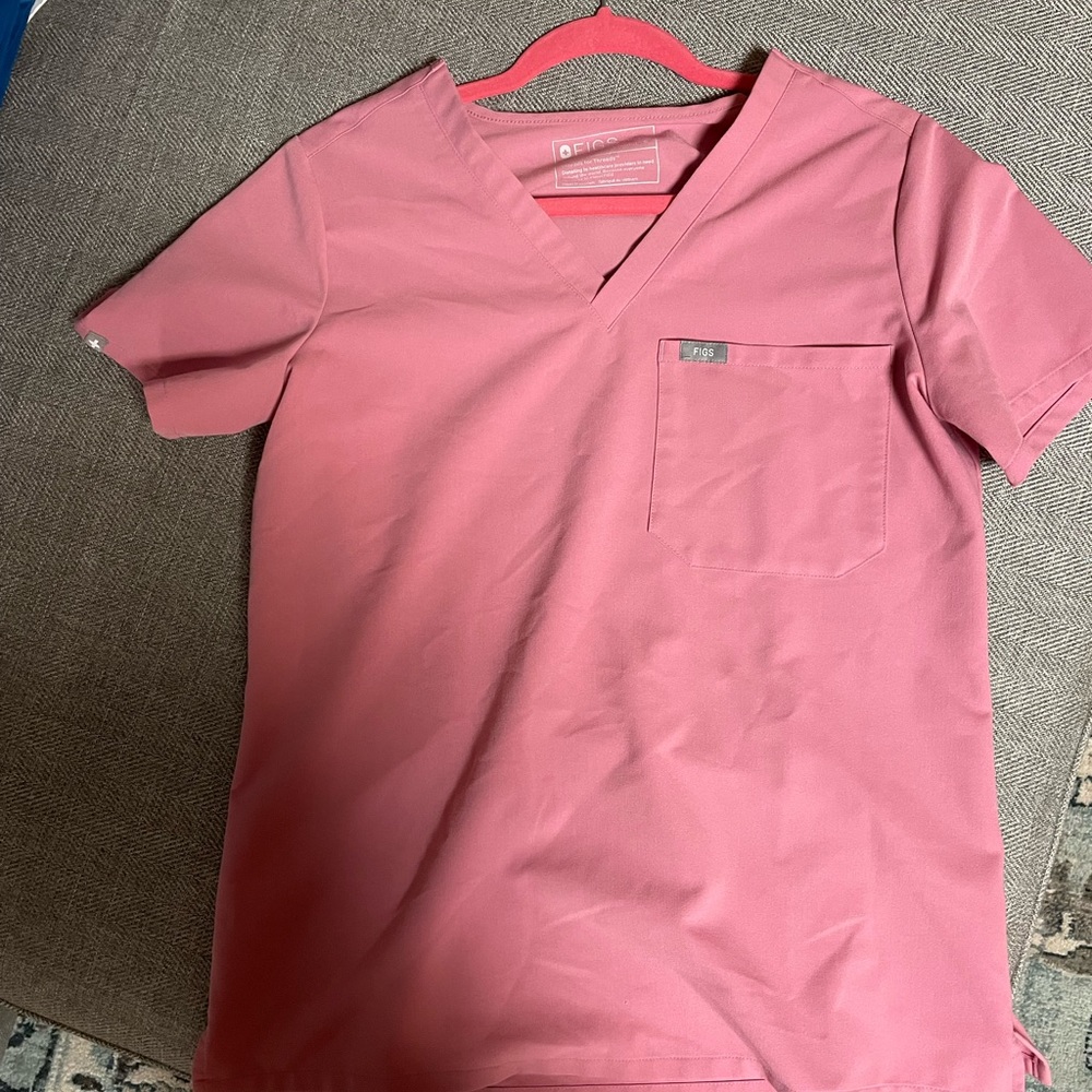 FIGS limited edition chalk pink scrub set size small